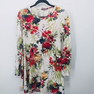 Discreet‎ women’s floral dress  size medium